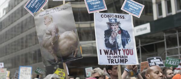 Demonstrators participate in a march and rally to demand President Donald Trump release his tax returns, Saturday, April 15, 2017, in New York - Sputnik Afrique