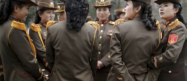 North Korean military band members chat before a military parade on Saturday, April 15, 2017 North Korean military band members chat before a military parade on Saturday, April 15, 2017 - Sputnik Afrique