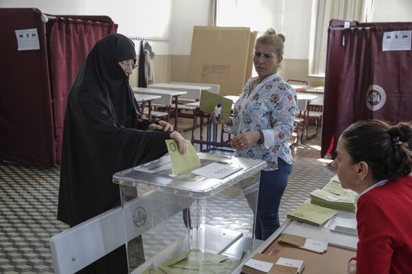 Un bureau de vote à Istanbul - Sputnik Afrique