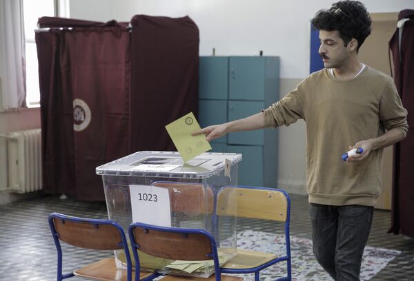 Un bureau de vote à Istanbul  - Sputnik Afrique