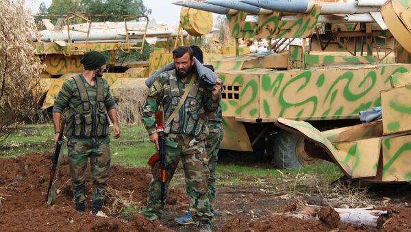 Бойцы сирийской армии на позициях в поселке Шейх-Мискин - Sputnik Afrique