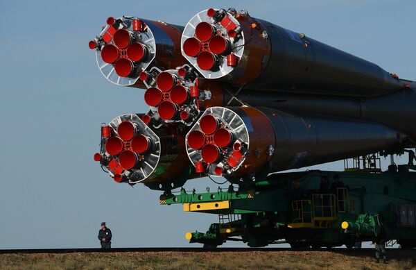 La fusée Soyouz FG et le vaisseau Soyouz MS-04 sur le pas de tir Gagarine de Baïkonour - Sputnik Afrique