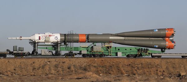 La fusée Soyouz FG et le vaisseau Soyouz MS-04 sur le pas de tir Gagarine de Baïkonour La fusée Soyouz FG et le vaisseau Soyouz MS-04 sur le pas de tir Gagarine de Baïkonour - Sputnik Afrique