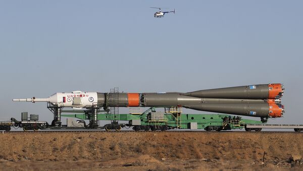 La fusée Soyouz FG et le vaisseau Soyouz MS-04 sur le pas de tir Gagarine de Baïkonour - Sputnik Afrique