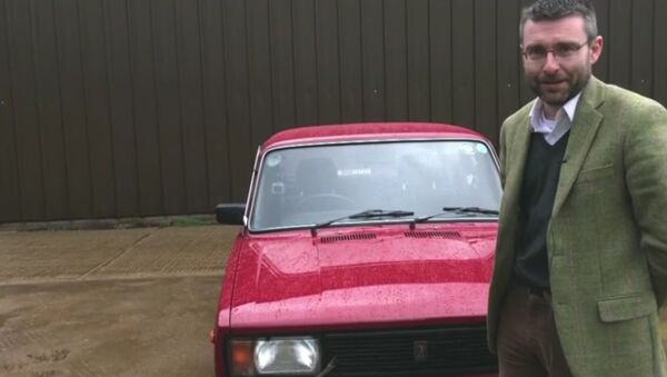 Passionné de voitures soviétiques, un prof britannique en fait une collection - Sputnik Afrique