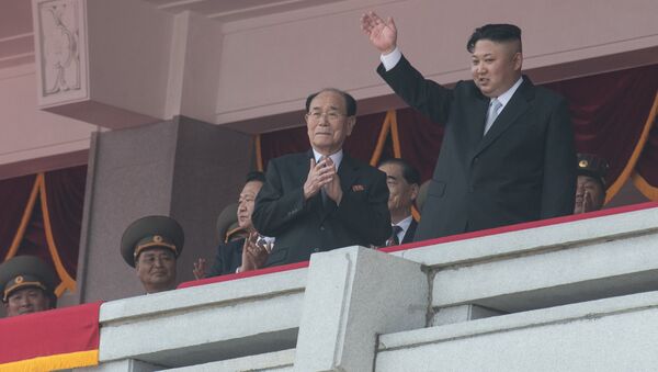 Les dirigeants nord-coréens assistent au défilé militaire - Sputnik Afrique