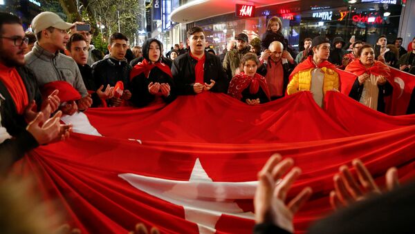 La diaspora turque en Allemagne proteste contre les résultats du référendum - Sputnik Afrique