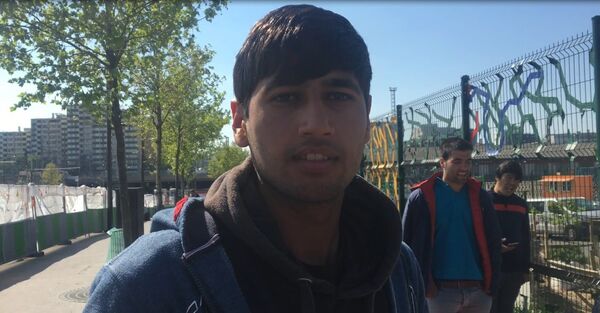 Un migrant de la Porte de la Chapelle - Sputnik Afrique