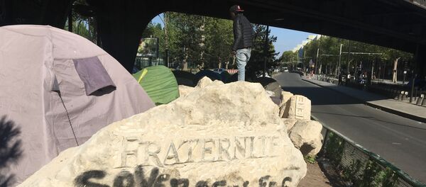 Un campement de migrants de la Porte de la Chapelle à Paris - Sputnik Afrique