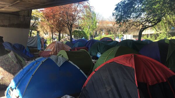 Le campement de migrant de la Porte de la Chapelle à Paris - Sputnik Afrique