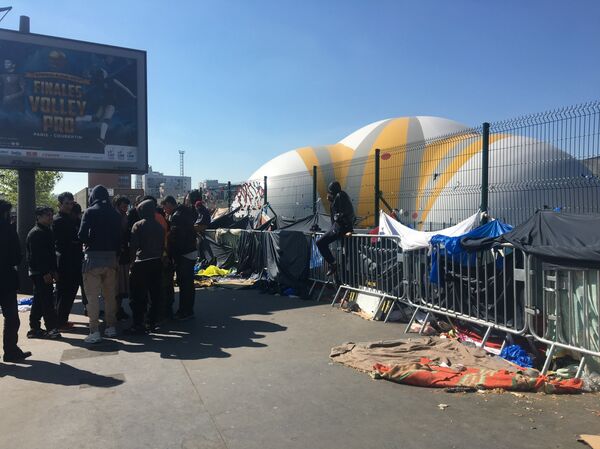 Un campement de migrants de la Porte de la Chapelle à Paris - Sputnik Afrique