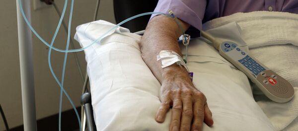 Chemotherapy is administered to a cancer patient. - Sputnik Afrique
