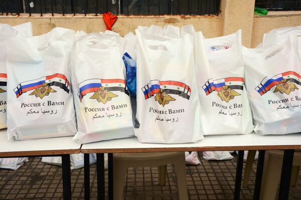 Syrie: 7,9 t d'aide humanitaire russe pour les habitants d'Alep et de Lattaquié - Sputnik Afrique