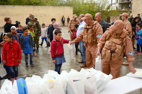 Syrie: 4 t d'aide humanitaire russe pour les habitants d'Alep et de Lattaquié - Sputnik Afrique