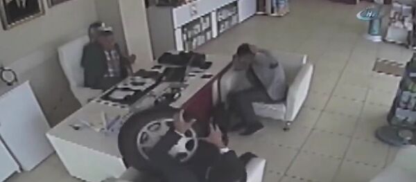 Une roue baladeuse en quête de médicaments - Sputnik Afrique