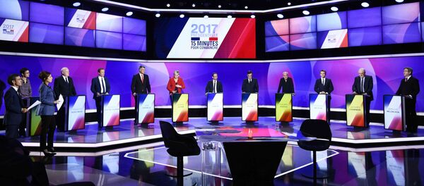 The eleven French presidential election candidates take part in a special political television show entitled 15min to Convince at the studios of French Television channel France 2 in Saint-Cloud, near Paris, April 20, 2017 - Sputnik Afrique