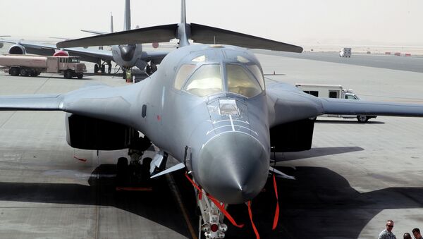 Le bombardier B-1 à la base aérienne Al-Udeid à Doha, au Qatar - Sputnik Afrique