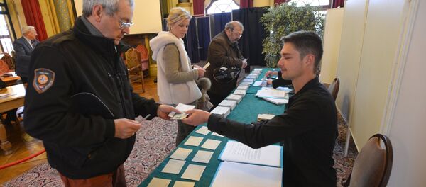 Un bureau de vote à Paris lors du premier tour de la présidentielle française - Sputnik Afrique