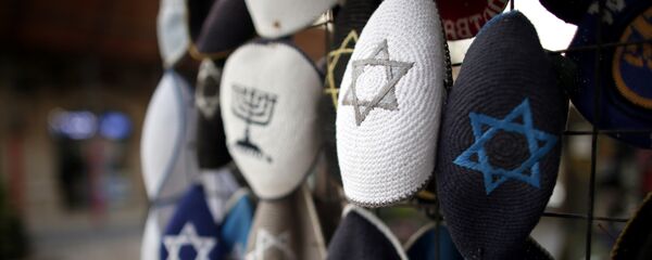 Jewish Kippas (skullcaps) are seen on display at a store in downtown west Jerusalem, on January 15, 2016. - Sputnik Afrique