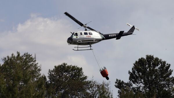 Un hélicoptère anti-incendie en Floride - Sputnik Afrique