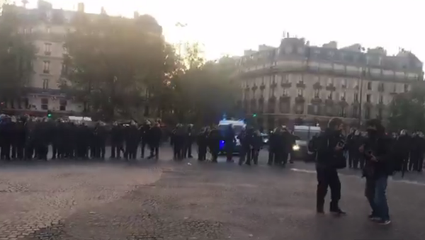 La police tente de repousser les manifestants du centre de Paris - Sputnik Afrique