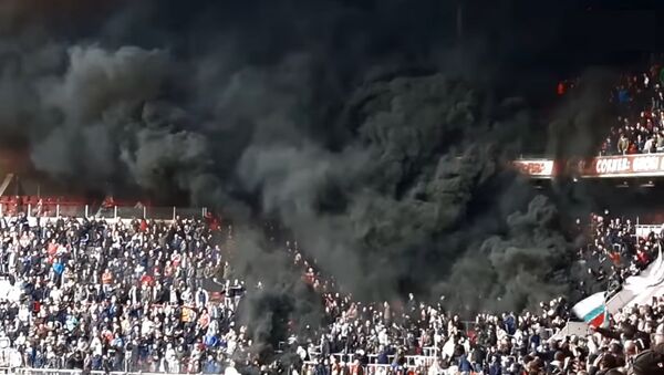 Fumée lors du match à Eindhoven - Sputnik Afrique