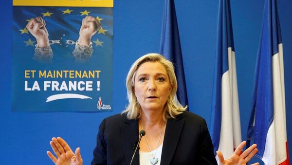 Vorsitzende des Front National Marine Le Pen vor der Presse nach Großbritanniens Brexit-Entscheidung, 24. Juni 2016 - Sputnik Afrique