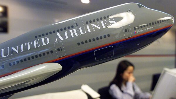 United Airlines refuse une place assise à un bébé de deux ans muni d’un billet - Sputnik Afrique