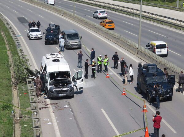 Cinq personnes blessées dans une explosion dans un minibus à Istanbul - Sputnik Afrique