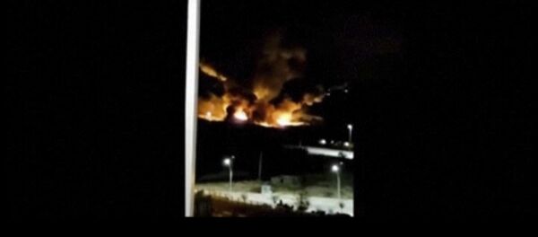 This image made from video shows the aftermath of an Israeli airstrike near a military airport west of Damascus, Syria on Friday, Jan. 13, 2016. - Sputnik Afrique