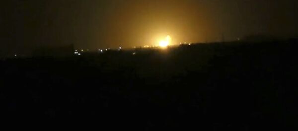 This frame grab from video provided by the Syrian anti-government activist group Ghouta Media Center, which has been authenticated based on its contents and other AP reporting, shows flames rising after an explosion near an airport west of Damascus, Syria, Thursday, April 27, 2017. - Sputnik Afrique