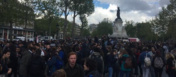 « Ni Le Pen, ni Macron»: une manifestation non autorisée éclate Place de la République - Sputnik Afrique