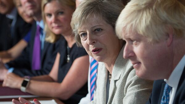 Britain's Prime Minister Theresa May (4R) speaks as she chairs a cabinet meeting sat next to British Foreign Secretary Boris Johnson (3R) at the Prime Minister's country retreat Chequers near the village of Ellesborough in Buckinghamshire, northwest of London, on August 31, 2016. - Sputnik Afrique