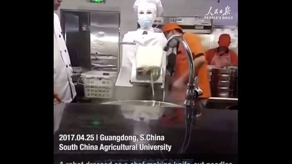 La Chine emploie un robot dans une cafétéria universitaire - Sputnik Afrique