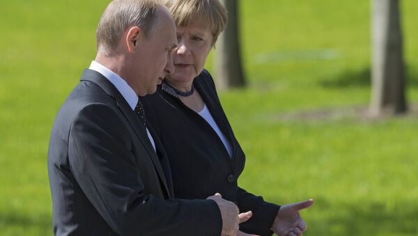 Poutine et Angela Merkel - Sputnik Afrique