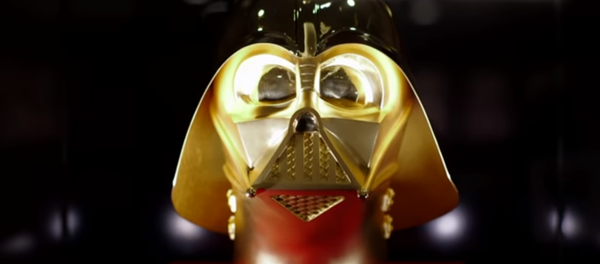 Un masque doré de Dark Vador - Sputnik Afrique
