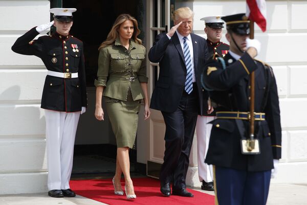 Le Président américain Donald Trump et Première dame Melania Trump Le Président américain Donald Trump et Première dame Melania Trump - Sputnik Afrique