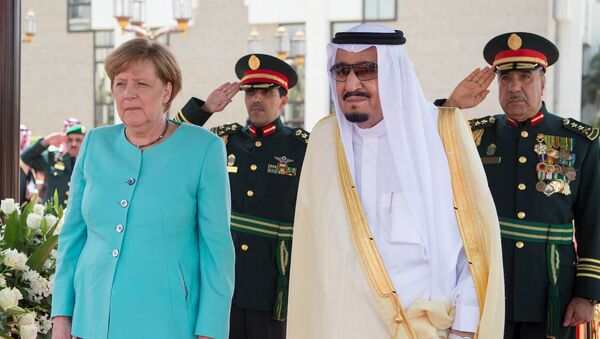 Merkel refuse le voile, la TV saoudienne la floute… et ça lui fait une de ces têtes! - Sputnik Afrique
