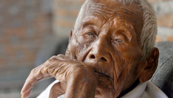 Le probable plus vieil homme sur Terre meurt en Indonésie à l'âge de 146 ans - Sputnik Afrique