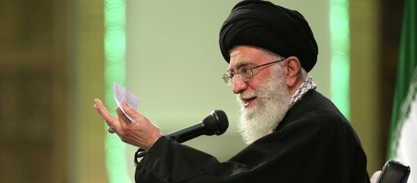 In this picture released by the official website of the office of the Iranian supreme leader, Supreme Leader Ayatollah Ali Khamenei delivers his speech in a meeting with a group of religious performers in Tehran, Iran, Thursday, April 9, 2015 - Sputnik Afrique