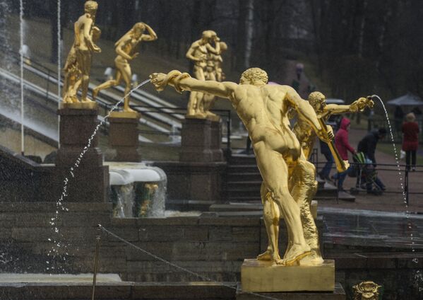L’ouverture des fontaines au palais de Peterhof - Sputnik Afrique