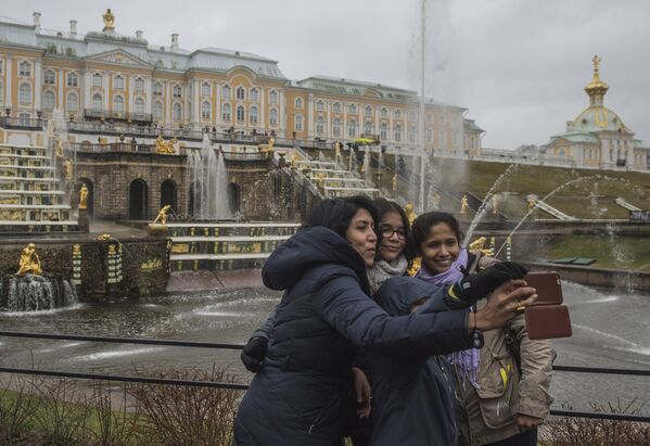 L’ouverture des fontaines au palais de Peterhof - Sputnik Afrique