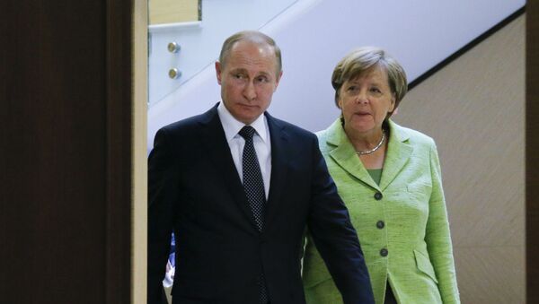 Wladimir Putin und Angela Merkel in Sotschi - Sputnik Afrique