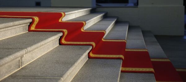A red carpet is prepared before US President Barack Obama welcomes Italian Prime Minister Matteo Renzi on the North Portico of the White House before the state dinner in Washington on October 18, 2016. A red carpet is prepared before US President Barack Obama welcomes Italian Prime Minister Matteo Renzi on the North Portico of the White House before the state dinner in Washington on October 18, 2016. - Sputnik Afrique