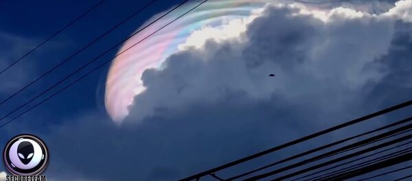 Un vaisseau spatial extraterrestre stationné au-dessus des USA pour surveiller la Terre? - Sputnik Afrique