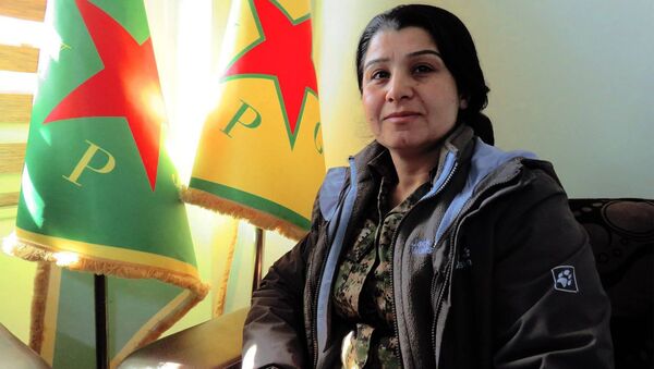 Nesrin Ebdullah, porte-parole du PYD et du bataillon féminin kurde (YPJ) - Sputnik Afrique