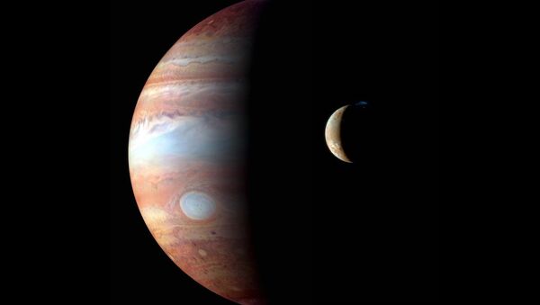 Jupiter et sa lune Io - Sputnik Afrique