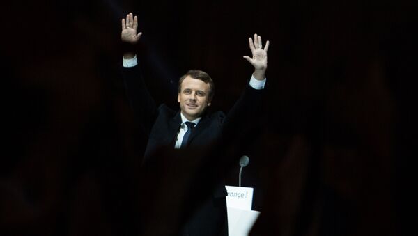 French presidential election winner, En Marche! leader Emmanuel Macron, center left, delivering his victory speech near Louvre, Paris. - Sputnik Afrique