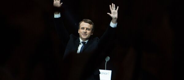 French presidential election winner, En Marche! leader Emmanuel Macron, center left, delivering his victory speech near Louvre, Paris. - Sputnik Afrique
