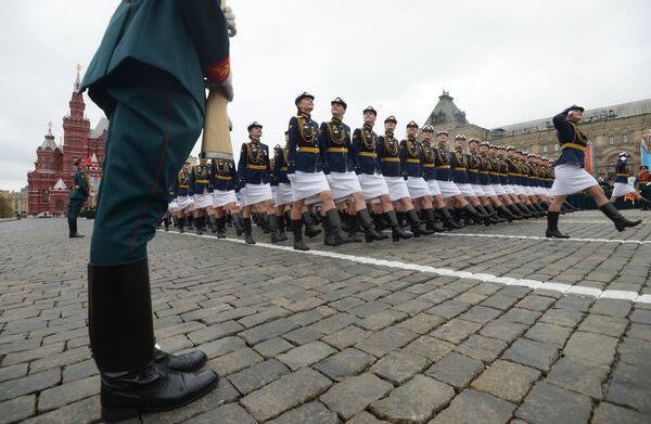 Courage et beauté, quand les soldates russes défilent pour la Victoire  - Sputnik Afrique